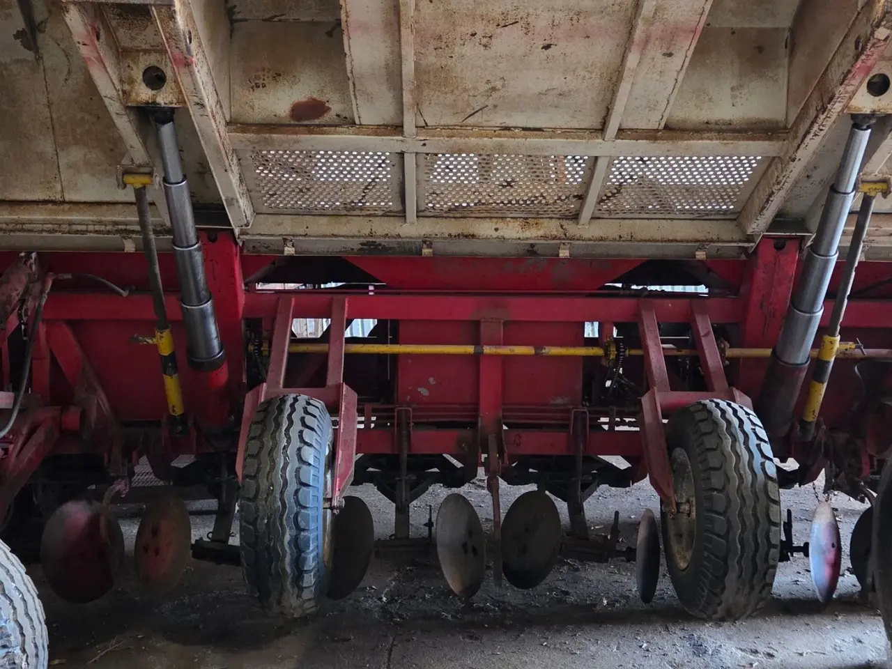 Billede 4 - Komarno Stor 6 rækket lægger, med 6 tons tank.