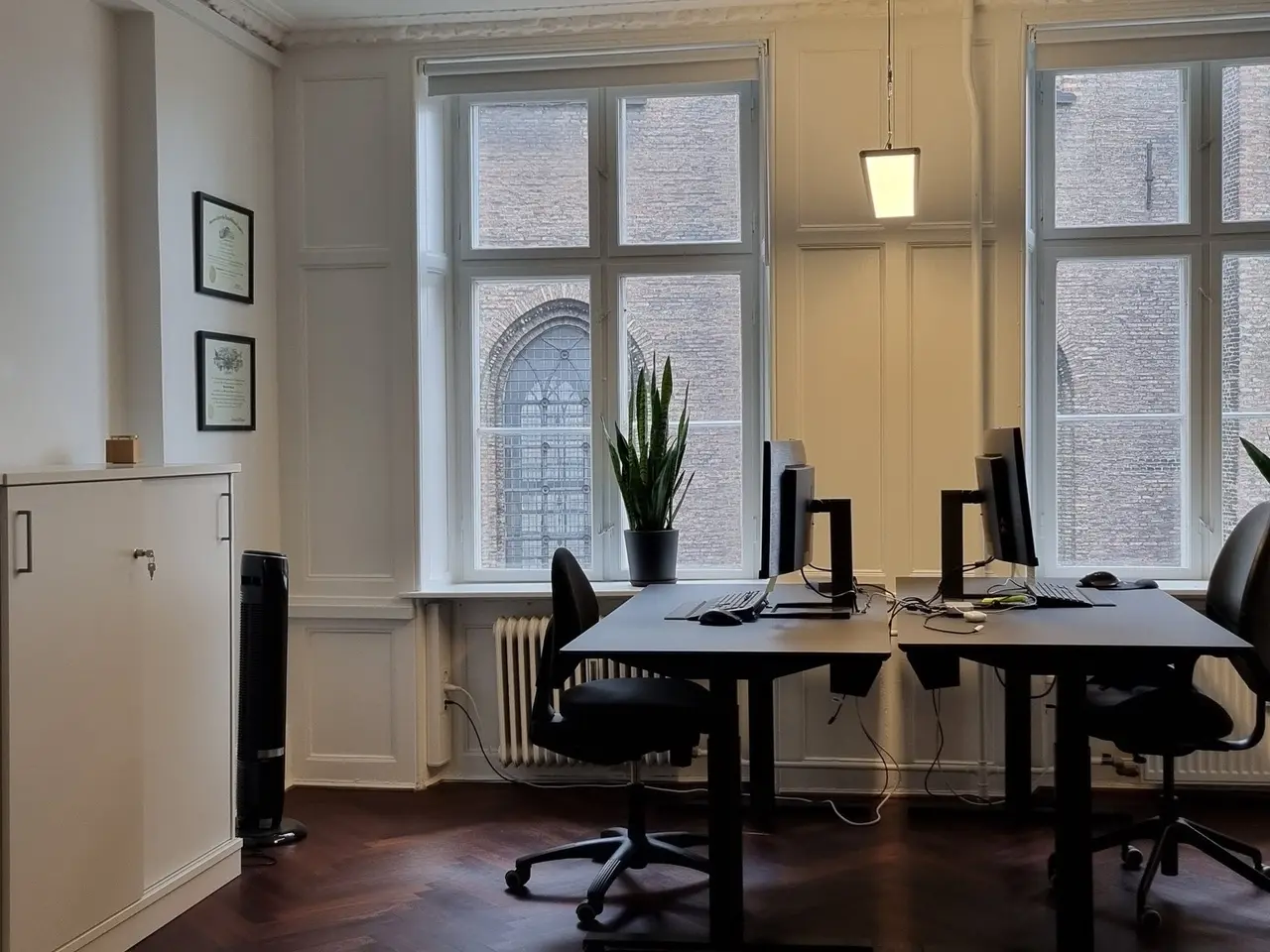 Billede 1 - Møbleret kontor/arbejdsplads centralt i København