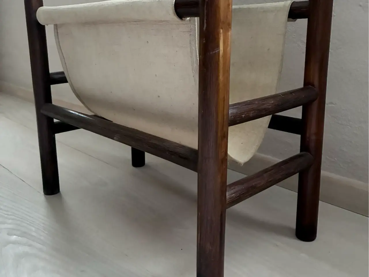 Billede 1 - 60’er Avis/Magasin i holder i Bambus / canvas