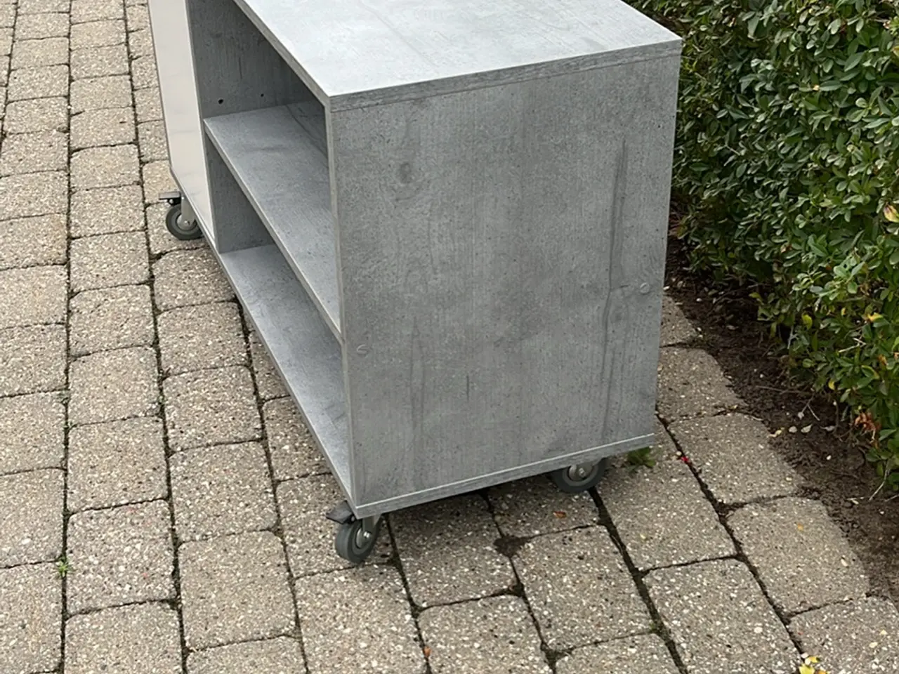 Billede 4 - Reol med skab.