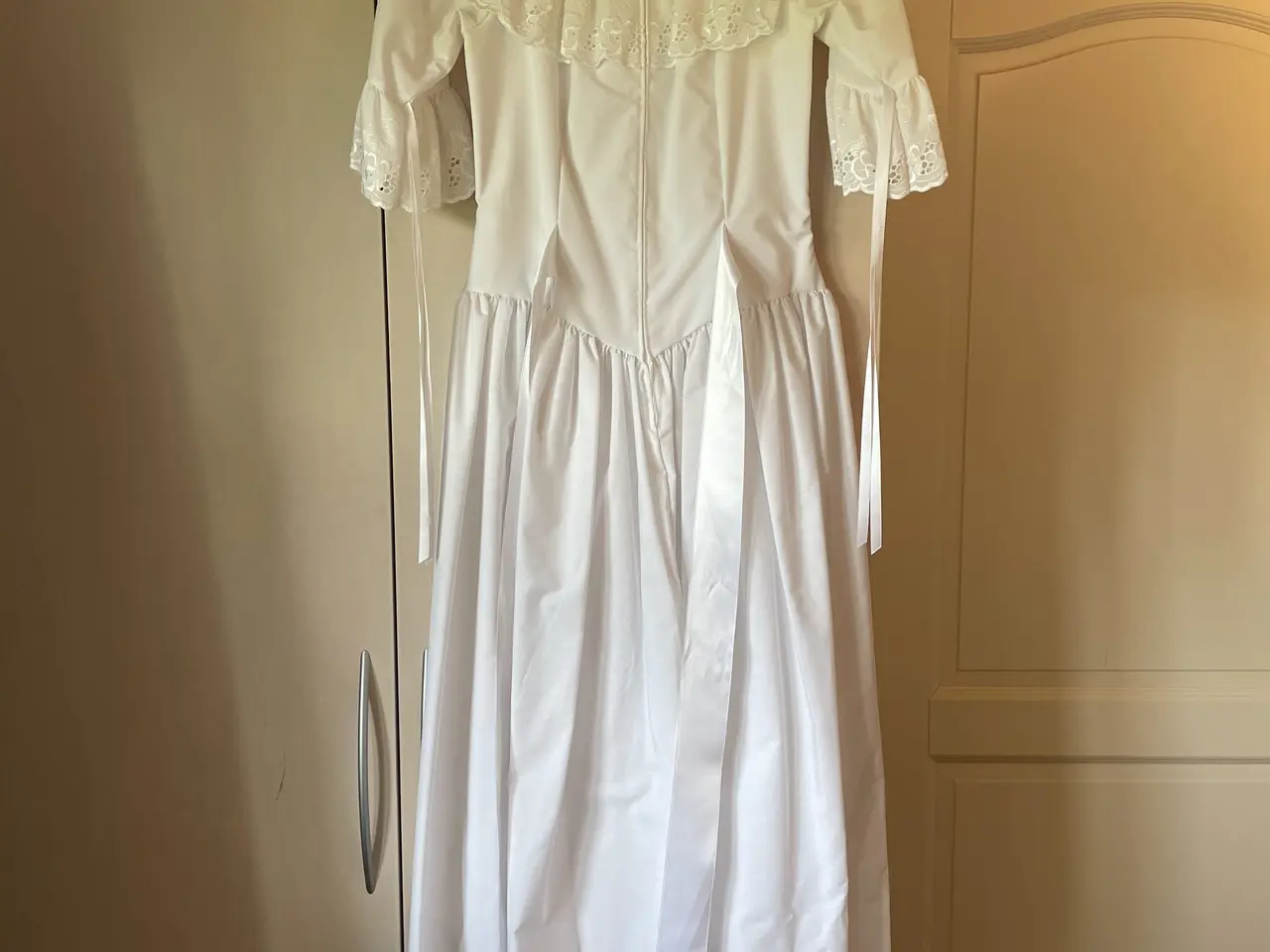 Billede 2 - Lilly Konfirmationskjole str. 36