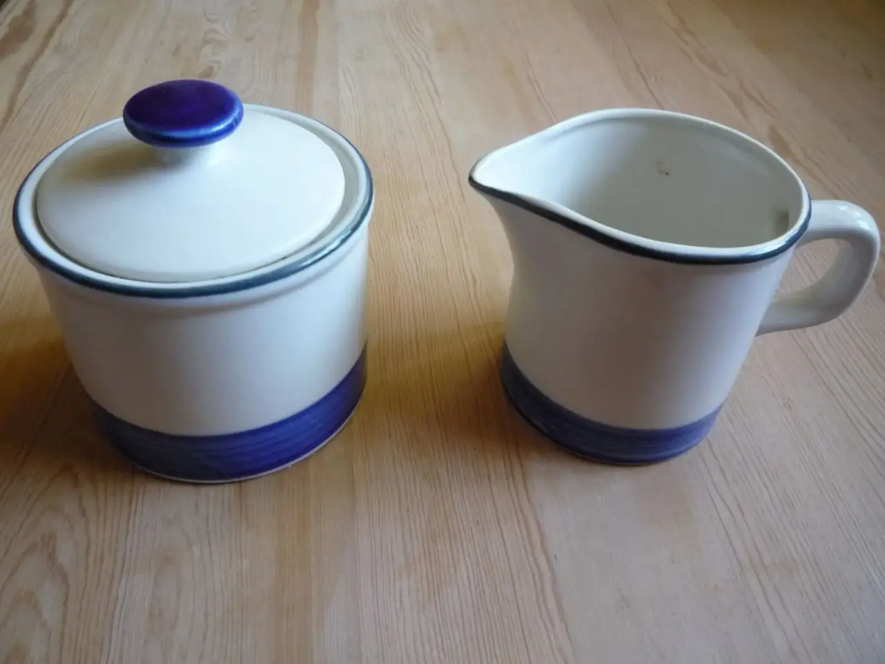 Billede 2 - Flødekande og 2 krukker med låg