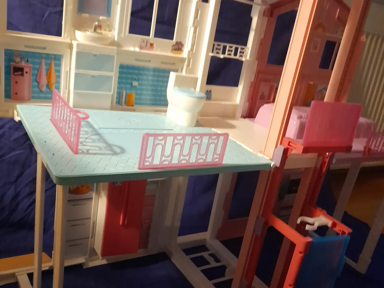 Billede 6 - Foldbar Barbie dukkehus med elevator.