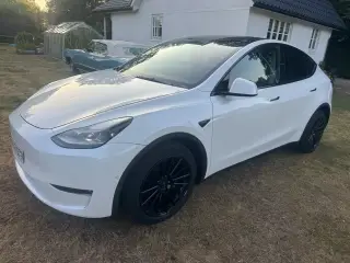 Tesla Y LR AWD