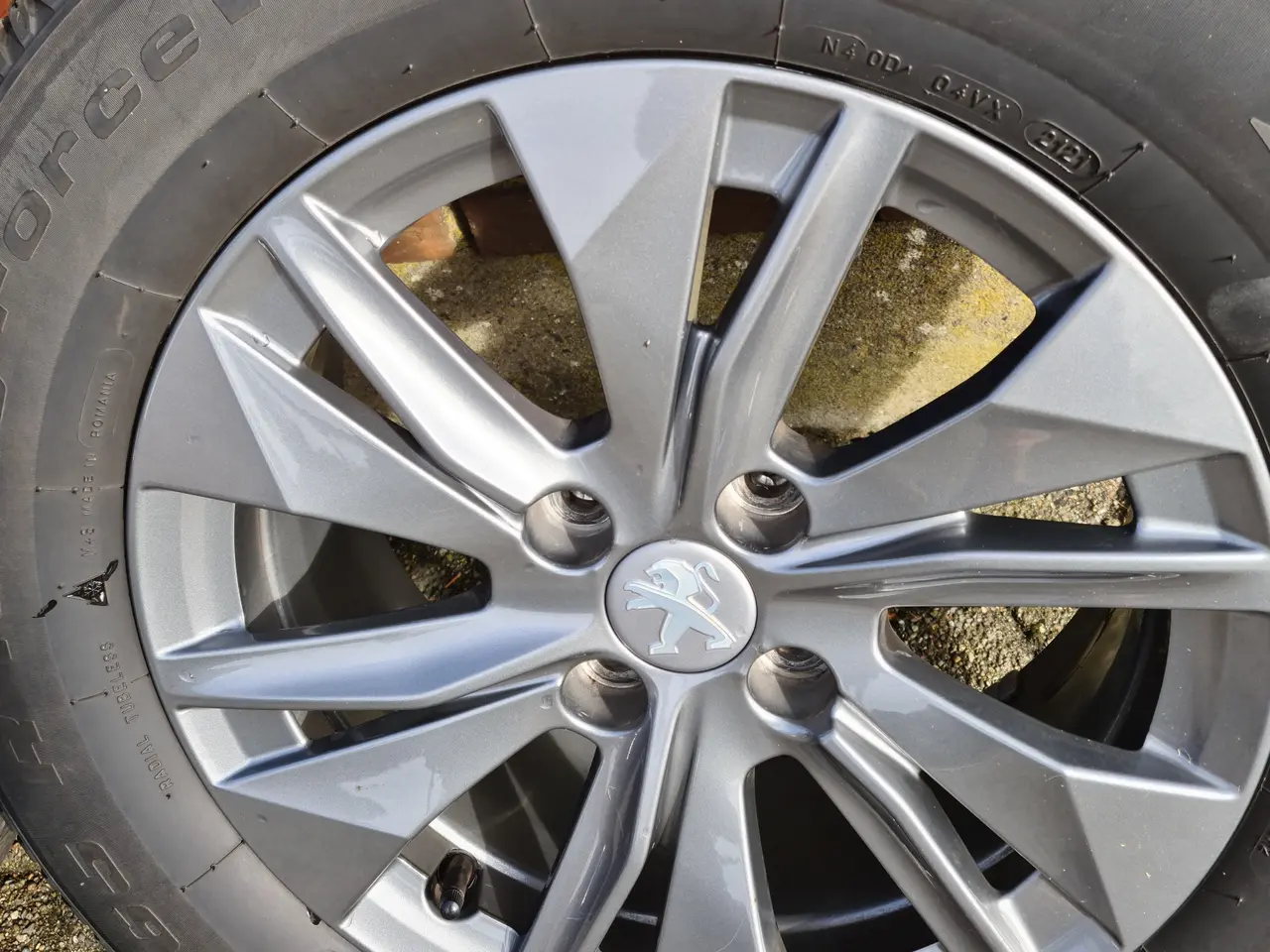 Billede 2 - Vinterdæk på originale Peugeot alufælge 215/65 R16