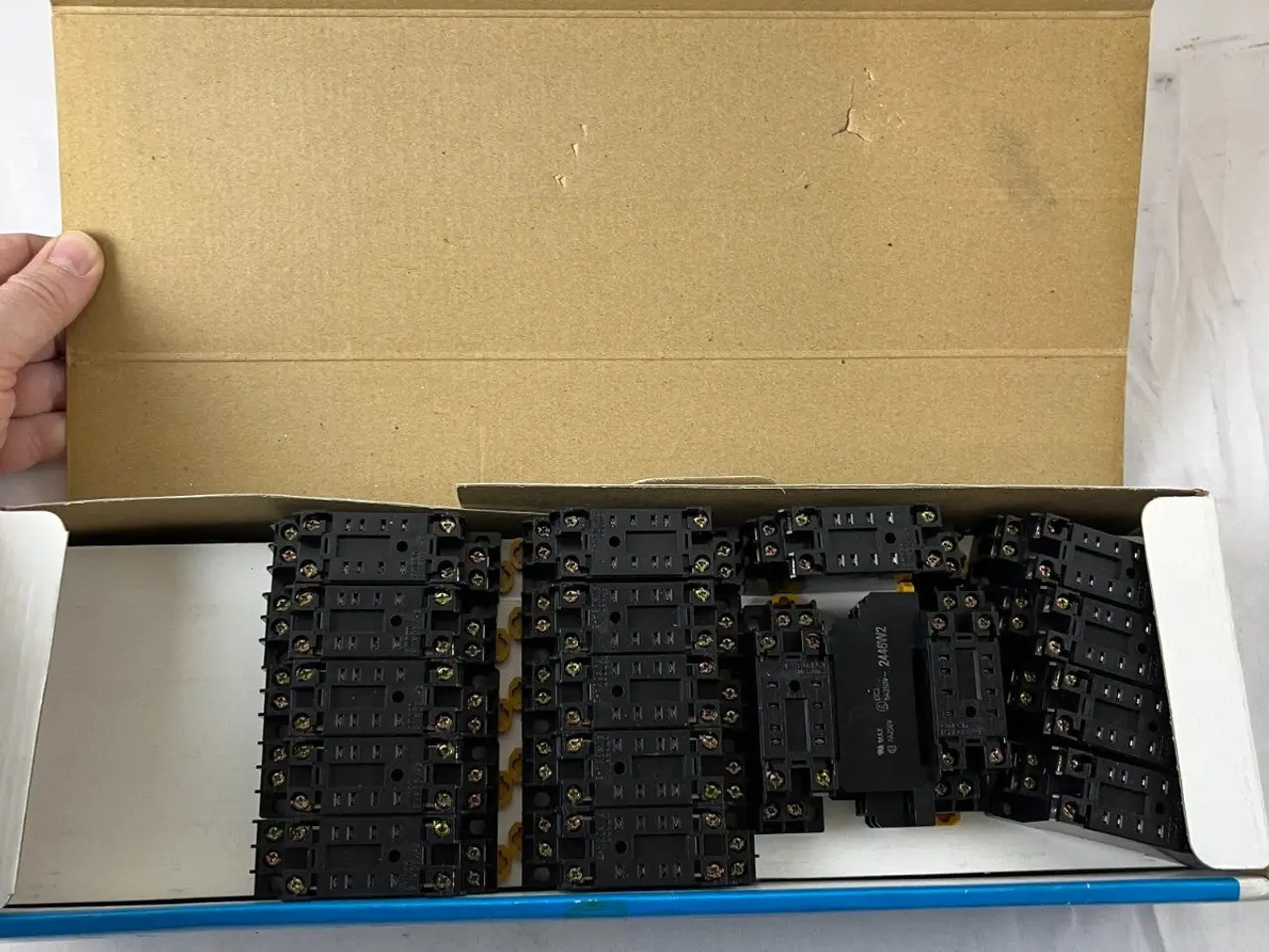 Billede 6 - Omron PYF08A-E relæ Socket 8 Pin DIN Rail 40+ stk.