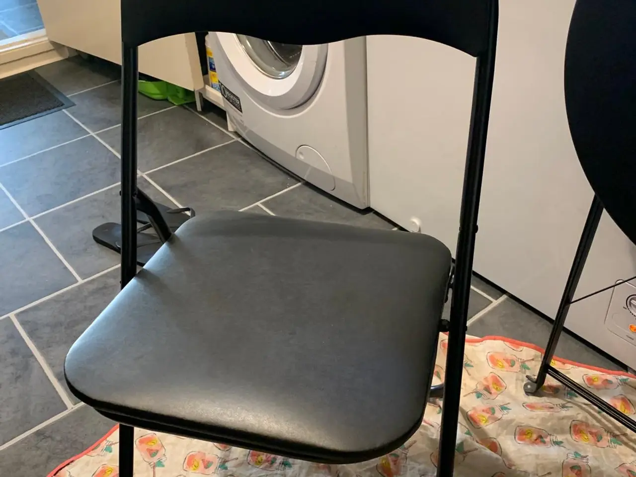 Billede 3 - Sammenklappeligt rundt bord med klapstole, sort