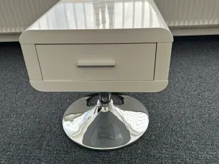 Højglans sengebord