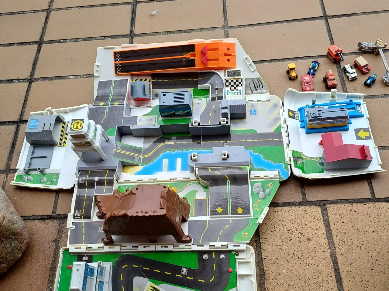 Billede 2 - Micro Machines bus og biler
