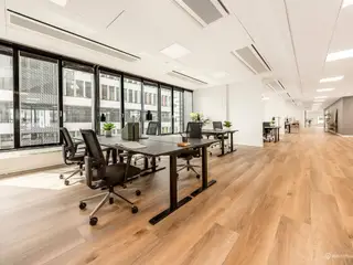 420 m² kontor med indbydende fællesfaciliteter, frokost, mødecenter og reception lige ved Metro