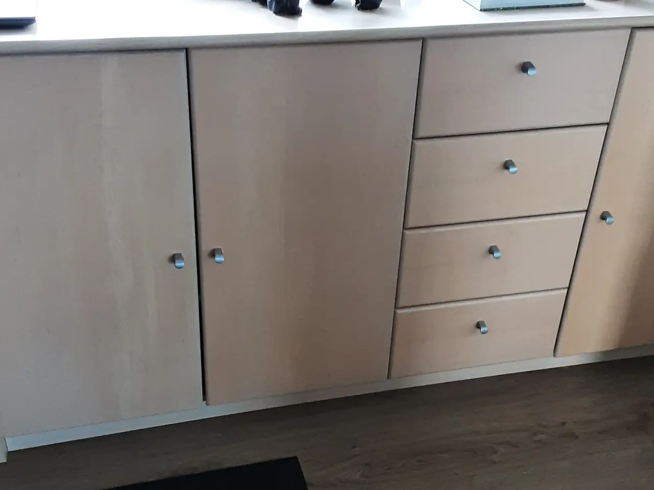Billede 1 - Skænk i lakeret bøg