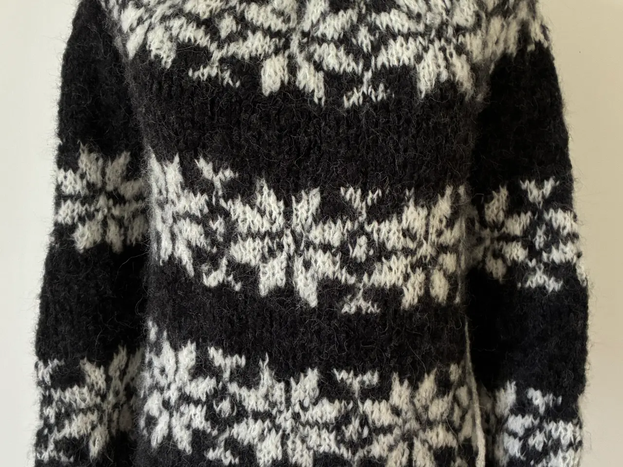 Billede 2 - FRUSTRIK - Sarah Lund - håndstrikket i alpaca