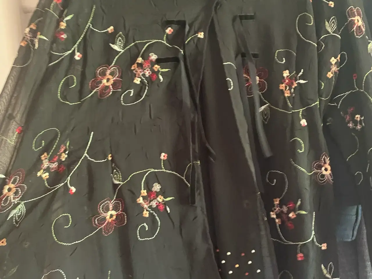 Billede 6 - En kjole graviditeten i sort med broderi