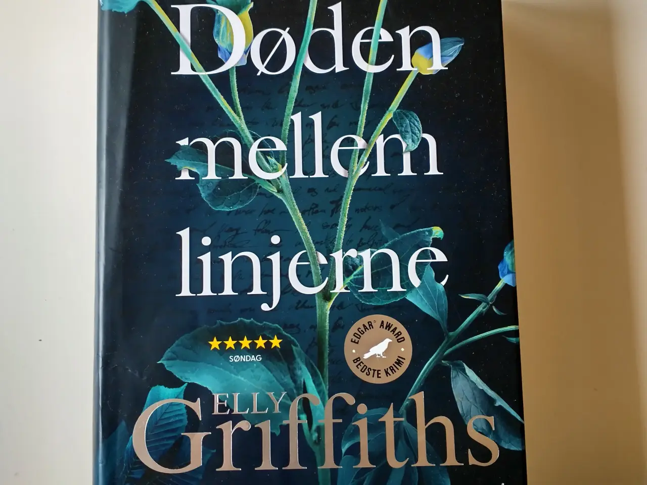 Billede 1 - Døden mellem linjerne. Af Elly Griffiths