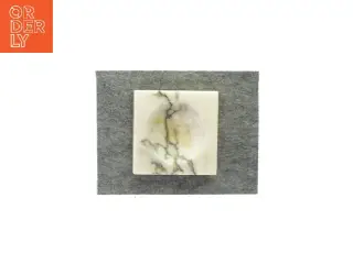 Dekorativt fad i marmor fra Genuine Alabaster (str. LBH: 13x13x3cm)