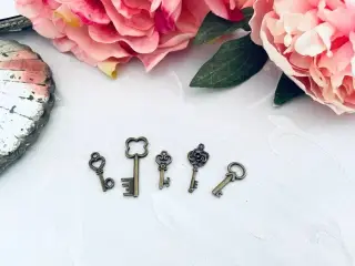 Charms, vedhæng, nøgler, smykkefremstilling