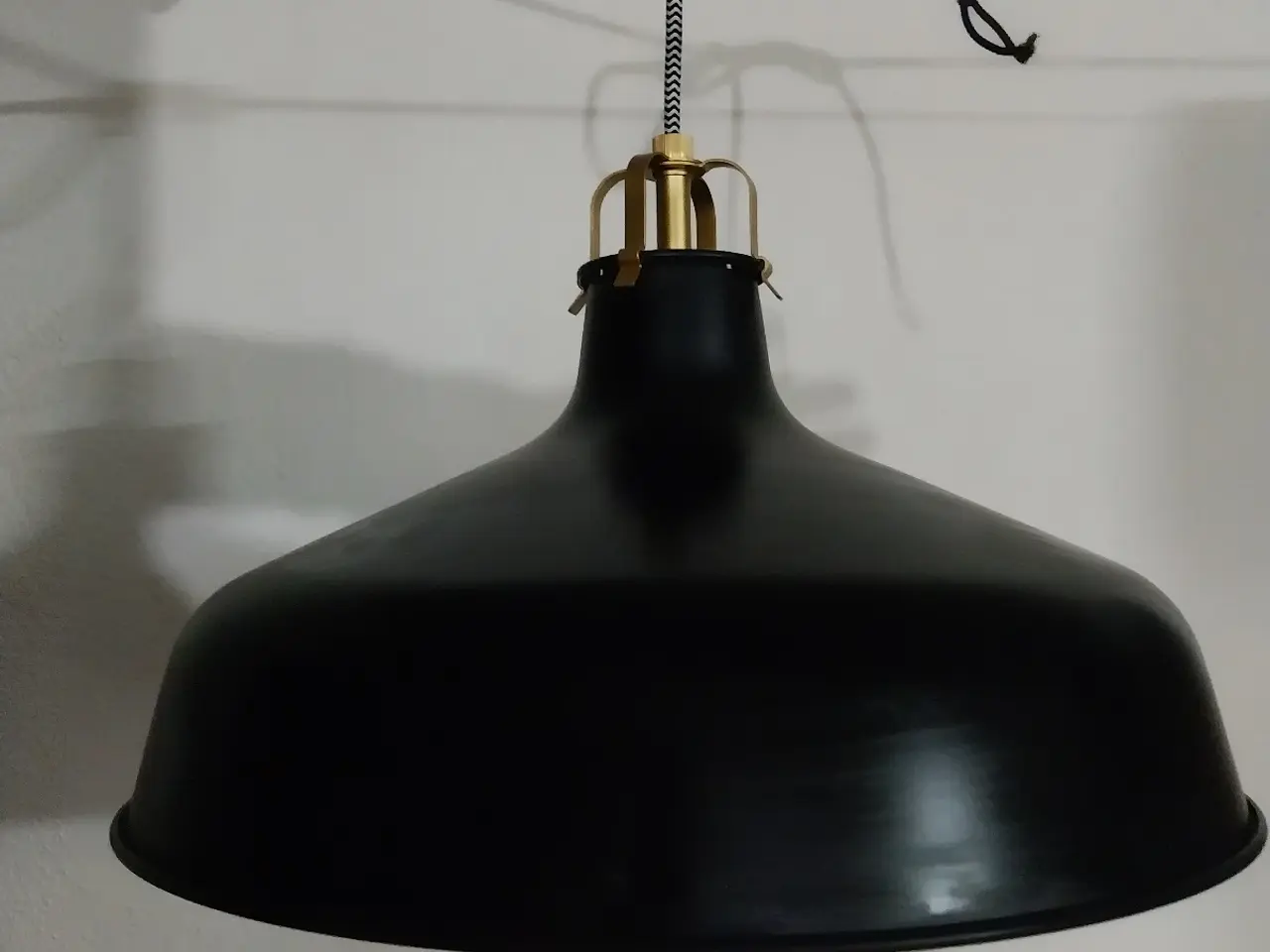 Billede 1 - Sort lampe 38 cm bred