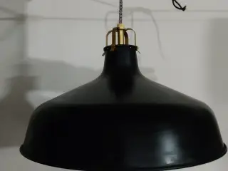 Sort lampe 38 cm bred