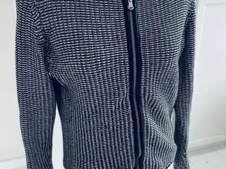 Cardigan i god stand flot
