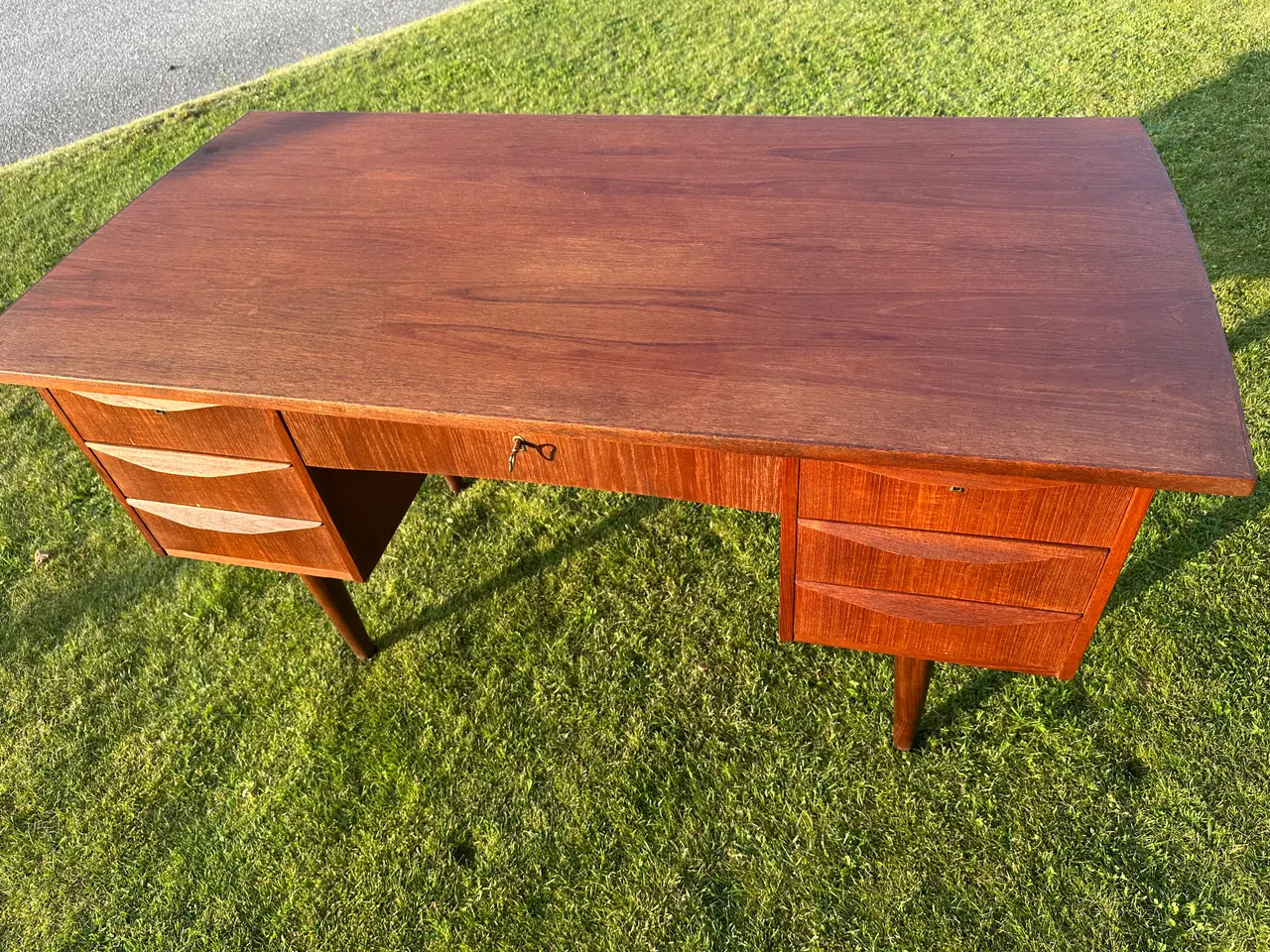 Billede 10 - Skrivebord, teaktræ m. skuffer
