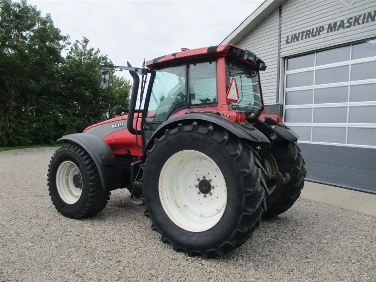 Billede 4 - Valtra T190 Med frontlift og affjedret foraksel