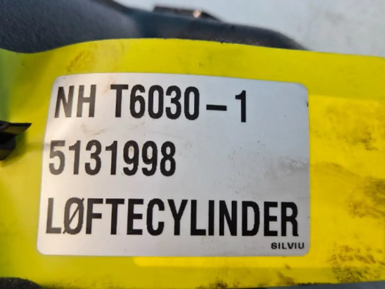 Billede 11 - New Holland T6030 Løftecylinder 5131998