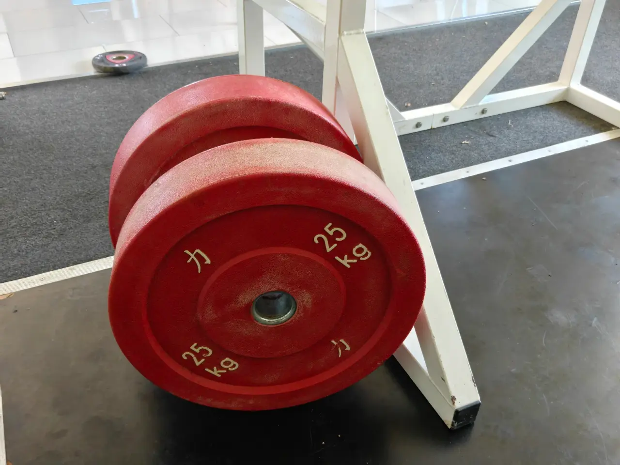 Billede 2 - 2 × 25 kg olympiske bumper plates – 50 mm vægtskiv