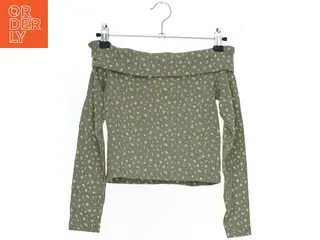 Off-shoulder bluse med blomsterprint fra H&M (str. 134)