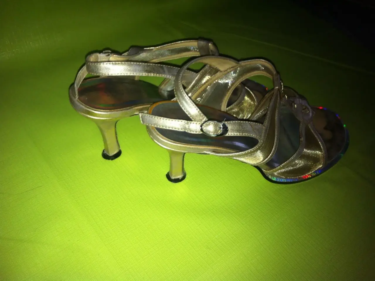Billede 2 - Elegante Guld stiletter, Str: 40; 20kr