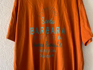 Okkerfarvet T-Shirt fra Loaded. Størrelse XXXL