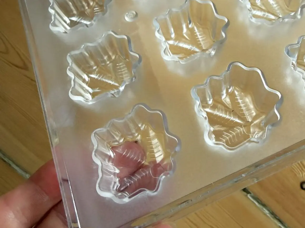 Billede 6 - Helt nye chokoladeforme med blad-facon