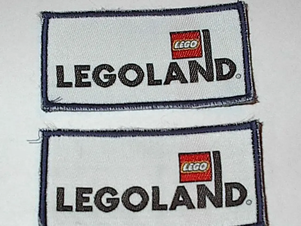 Billede 1 - 2 Stof mærker LEGOLAND til påsyning