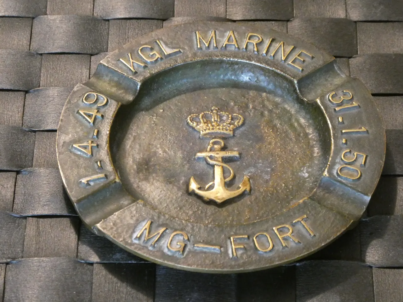 Billede 1 - Bronze-askebæger fra Kgl. Marine