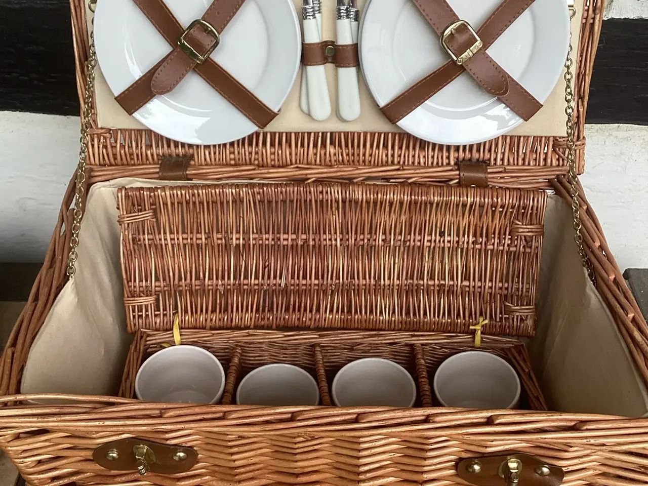 Billede 2 - Bambus picnic kurv med indhold