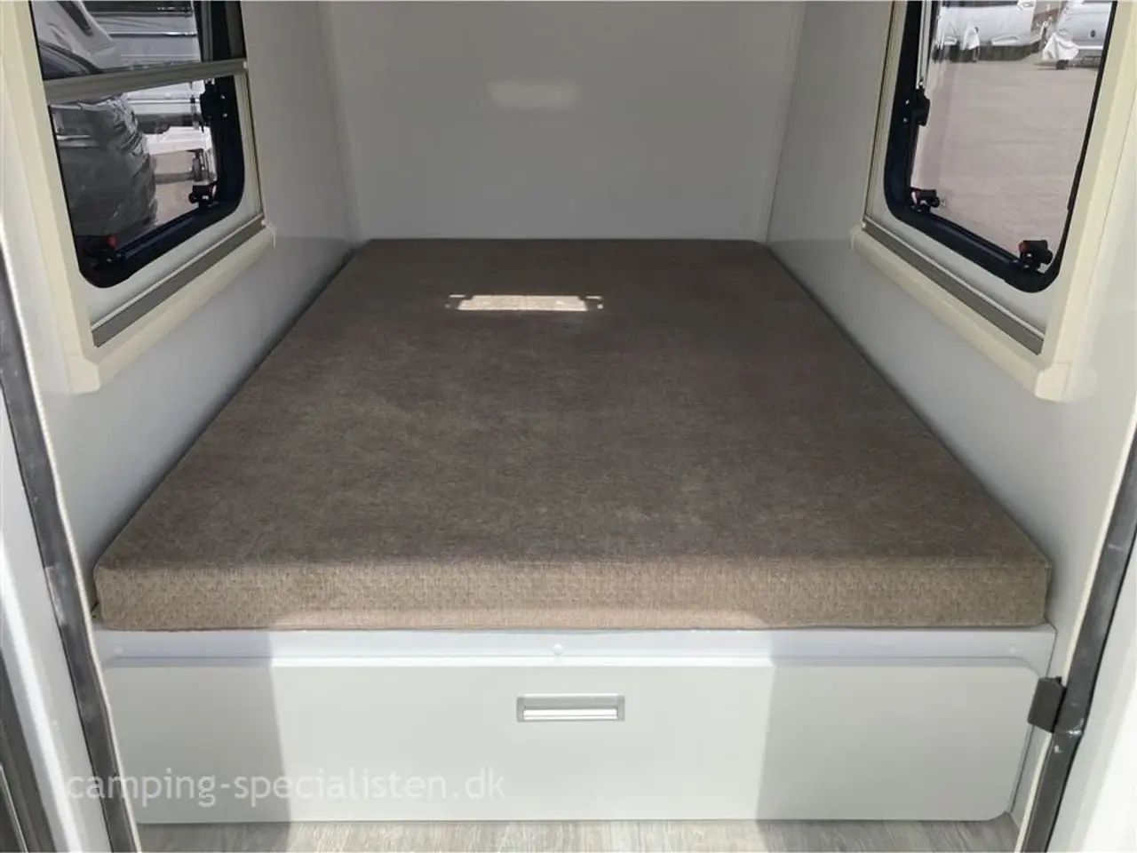 Billede 2 - 2025 - Tomplan Silverline Compact   Silverline Compact Mini Campingvogn 2025 model  hos Camping-Specialisten.dk
