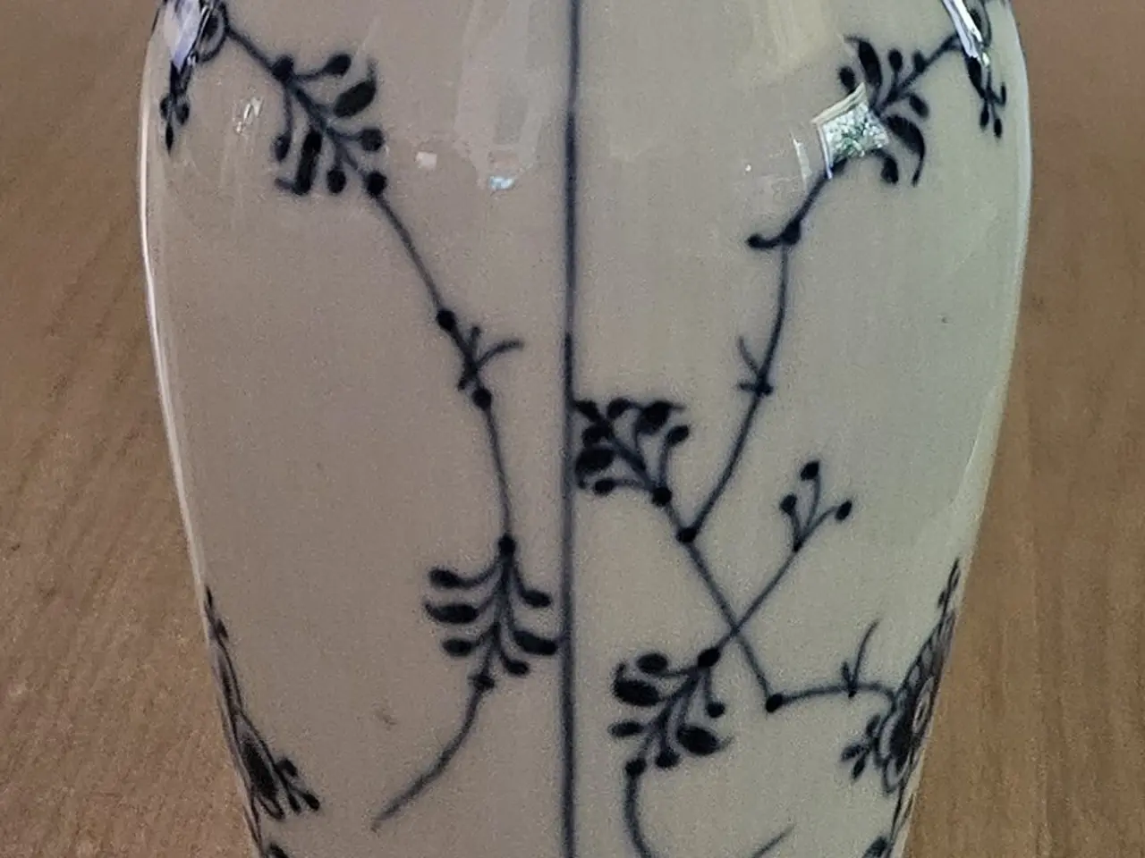 Billede 1 - ROYAL COPENHAGEN VASE 1/384 MUSSELMALET