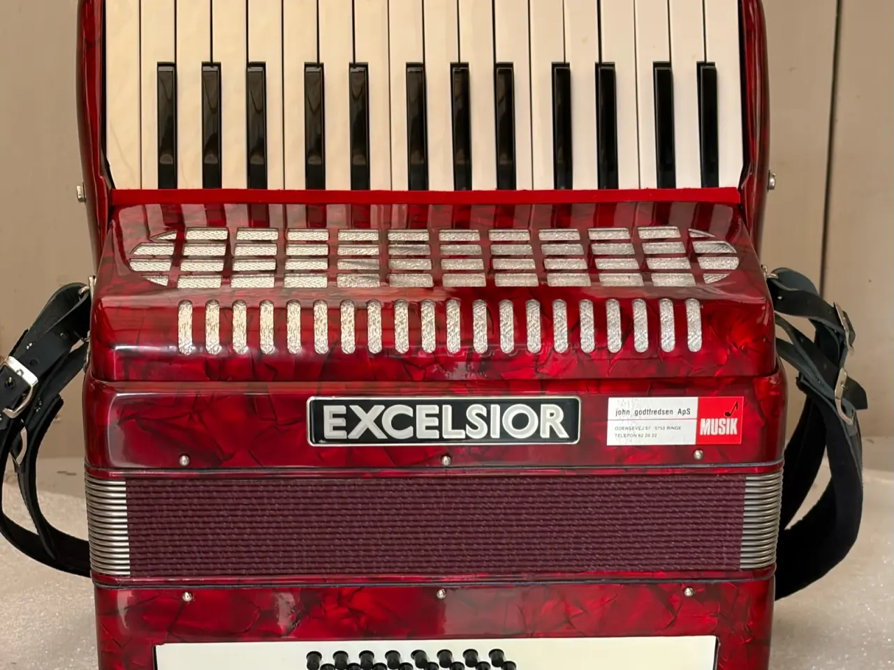 Billede 10 - Rød Excelsior – velholdt og velspillende harmonika