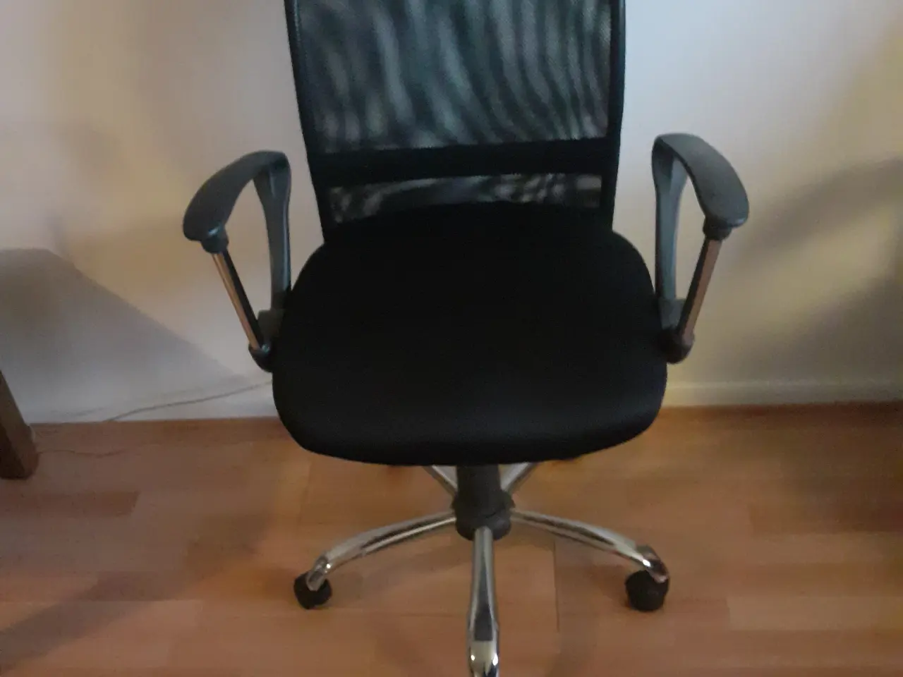 Billede 1 - Kontorstol sort stof