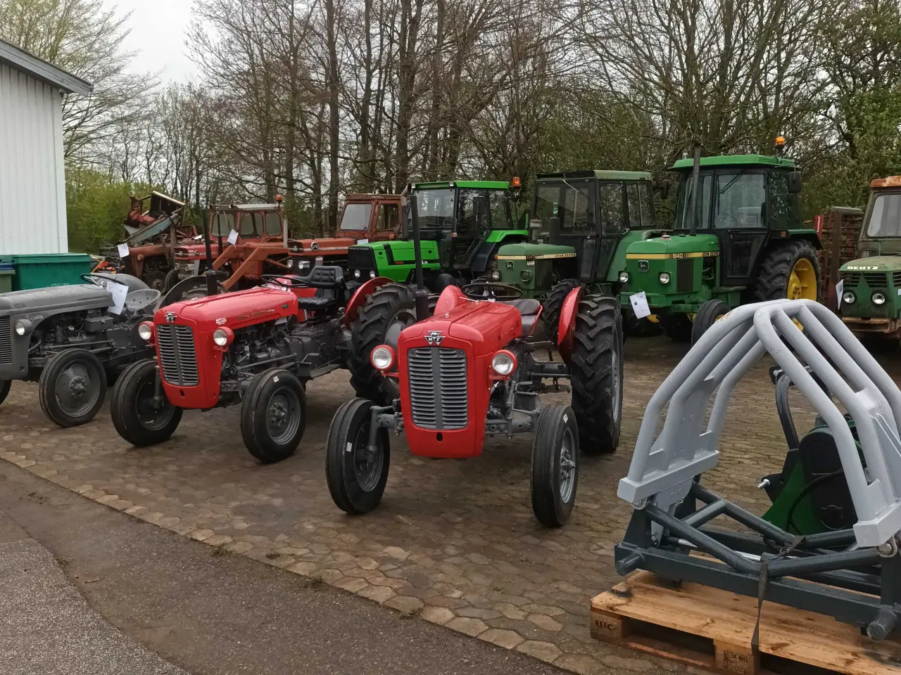 Billede 12 - Traktor værksted