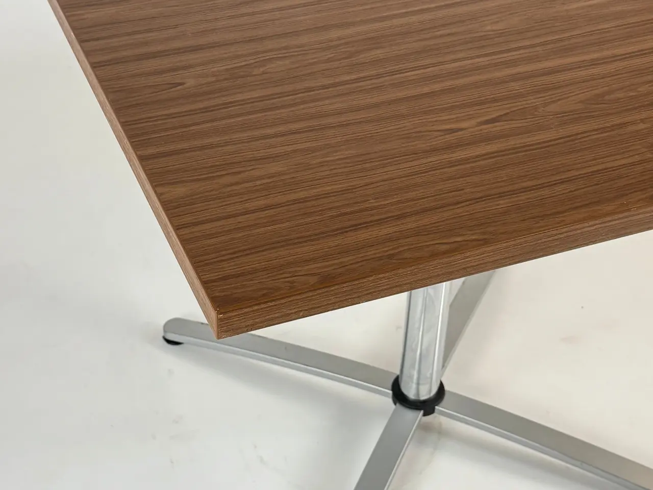 Billede 4 - Brunner Bord – Brun med Krom Stel 90x90x75 cm