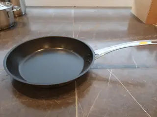 Miele Iittala pande
