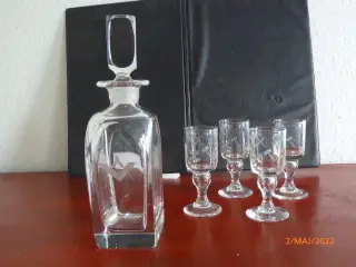 Gamle frimurerglas og karaffel