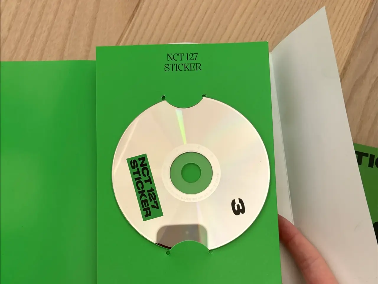 Billede 2 - NCT 127: Sticker album
