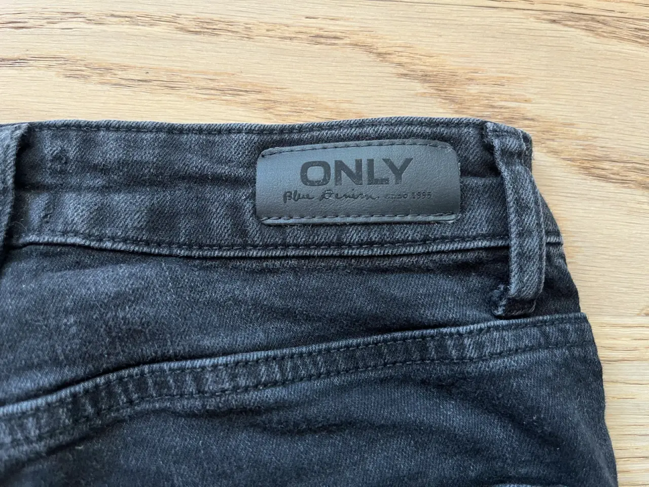 Billede 3 - ONLY sorte jeans str S/L32