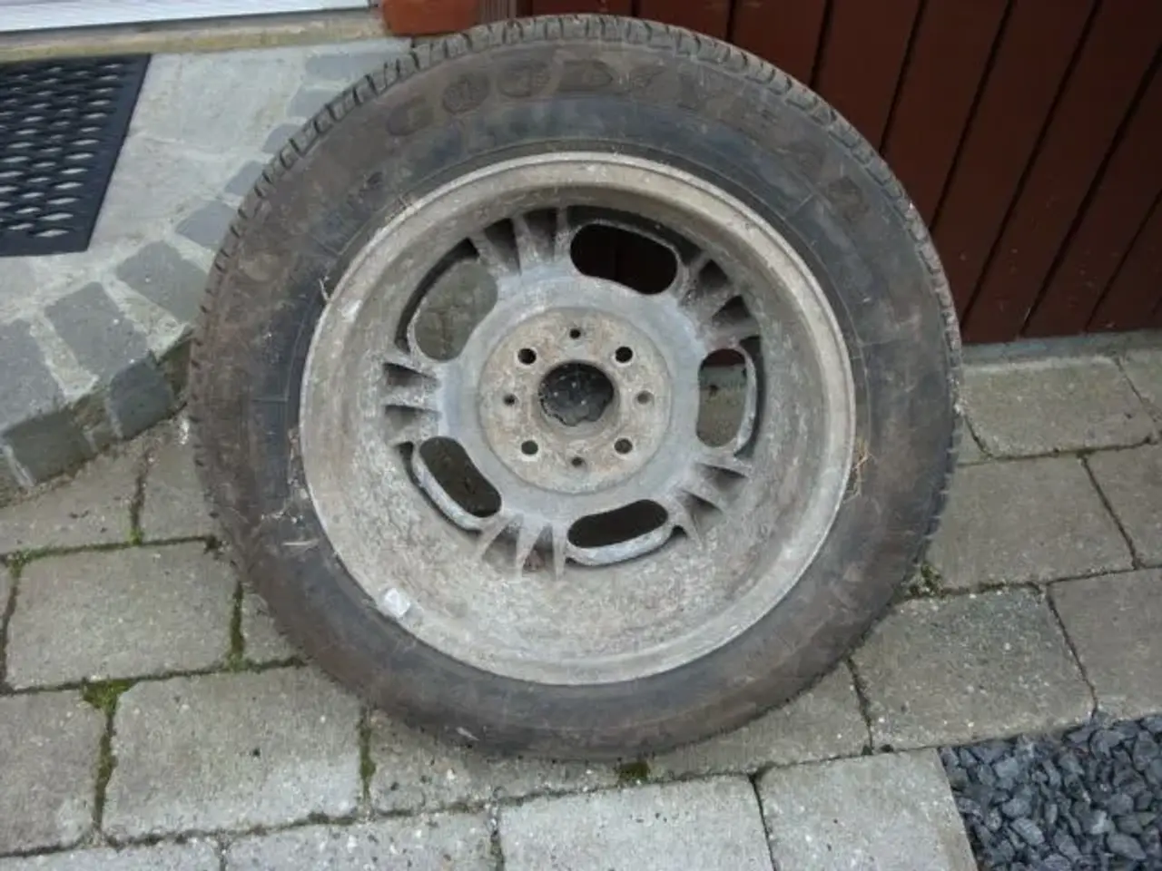 Billede 3 - Opel alufælg 13"