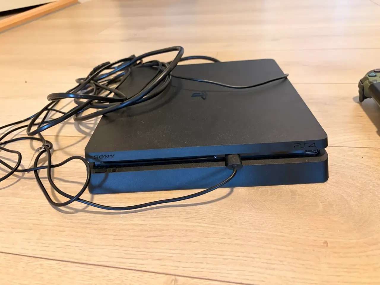 Billede 3 - PlayStation 4 + spil og 2 kontrollere