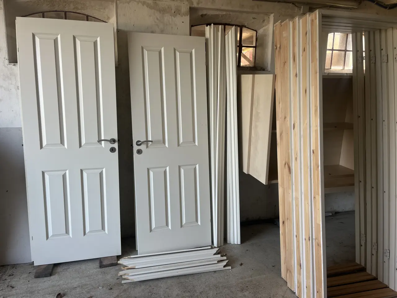 Billede 1 - Swedoor compact 9x21 incl karme og almue gerigter