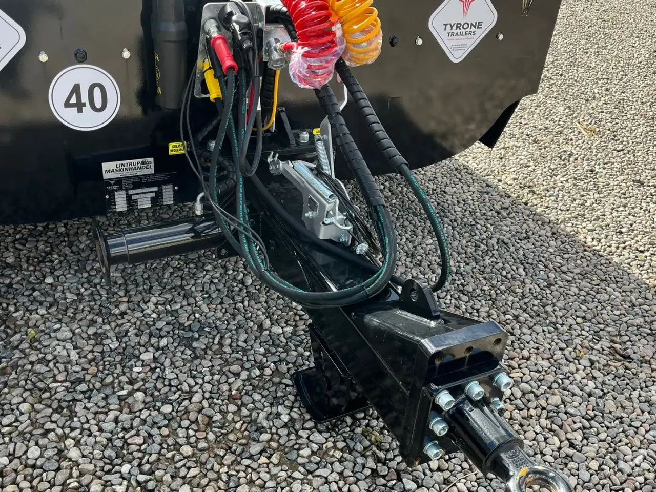 Billede 16 - Tyrone 27TLL LANG MODEL med forbredningsudstyr samt kombi bremser, både luft og hydrauliske bremser. Affjedret træk og affjedret aksler. Med hydrauliske ramper og værktøjskasse