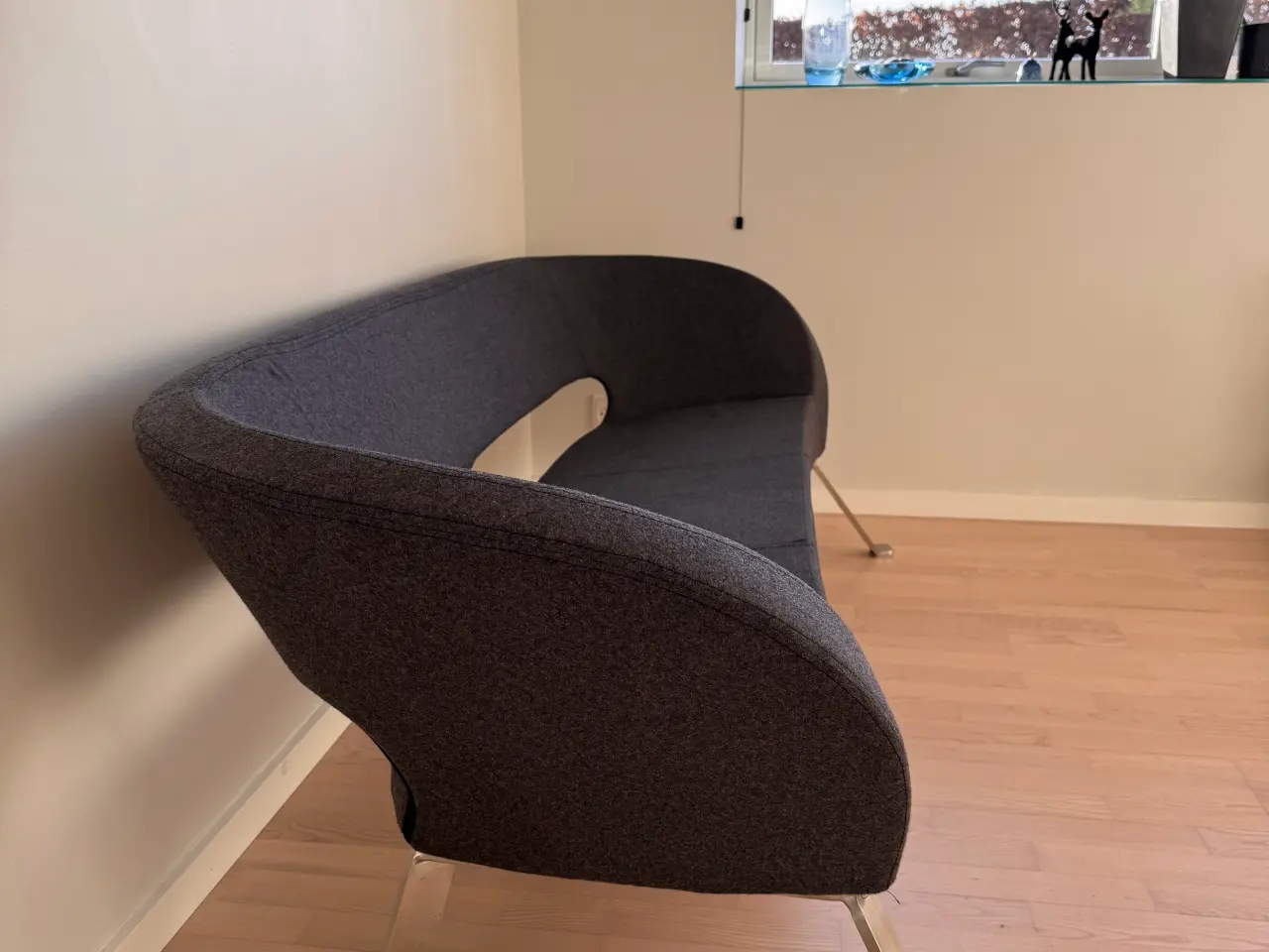 Billede 3 - Smart sofa i uld med stålben