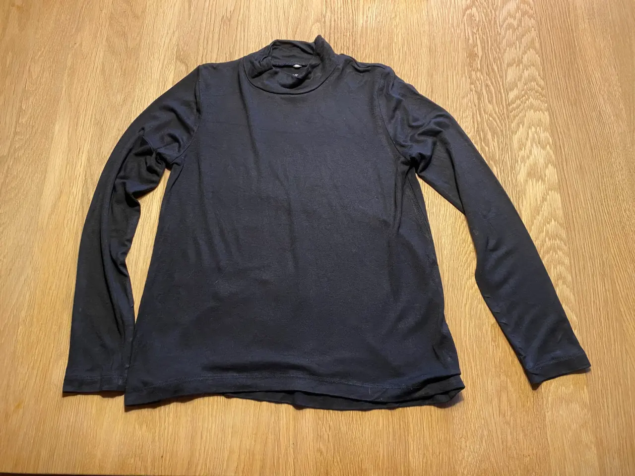 Billede 3 - Bluser, sweat, nederdele, tshirt  122/128
